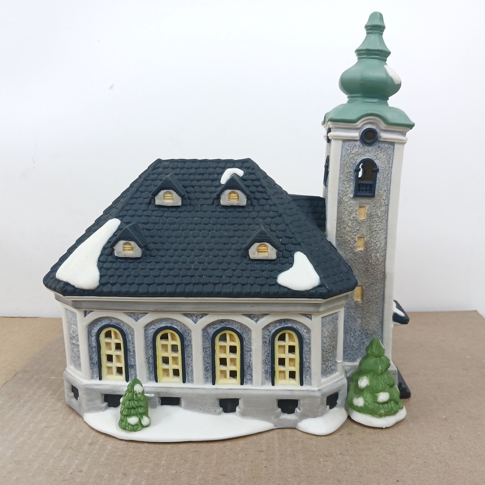 Dept 56 Alpine Village St. Nikolaus Kirche Church 5617-0 Silent Night Porcelain